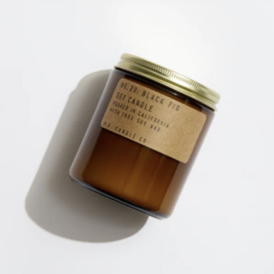 P.F. Candle Nr.28 Black fig Standard: Aghi di pino, fico nero, lavanda e muschio di foresta.