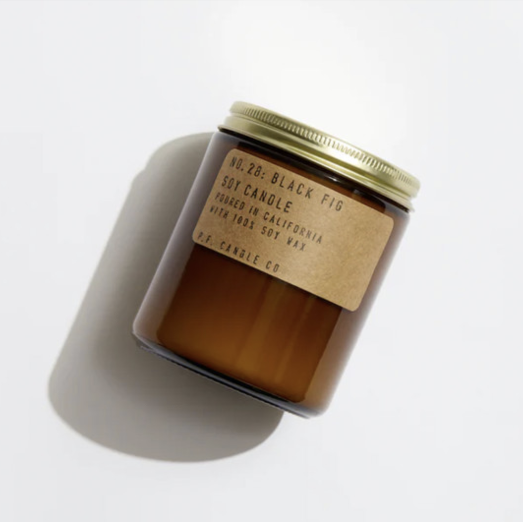 P.F. Candle Nr.28 Black fig Standard: Aghi di pino, fico nero, lavanda e muschio di foresta.
