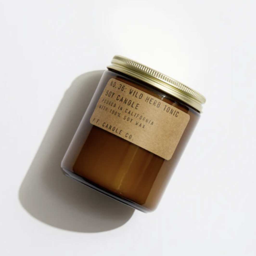 P.F. Candle Nr.36 Wild herb tonic: Melissa, timo schiacciato, scorza d'arancia e abete.