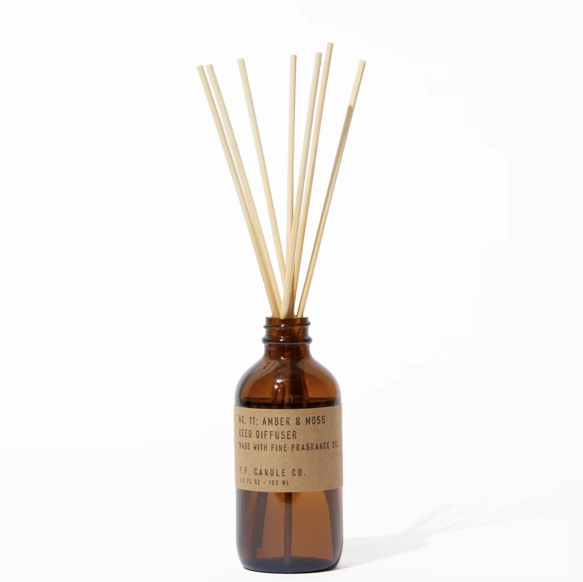 P.F. Candle Amber & Moss Reed Diffuser: Un weekend in montagna, con il sole che filtra attraverso la volta degli alberi. Salvia, muschio, lavanda.